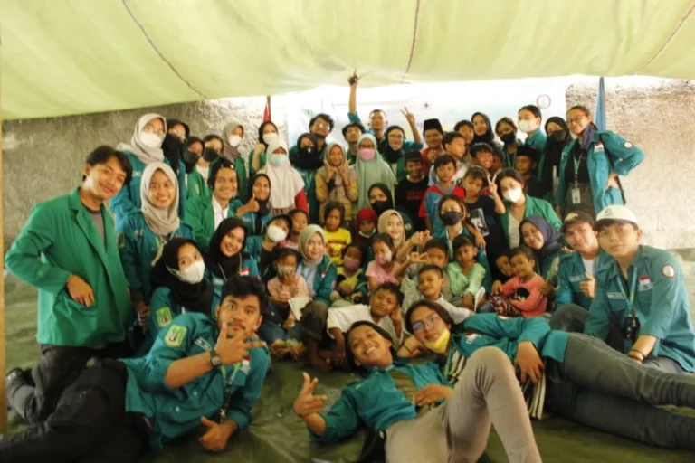 Kegiatan Sosial Mahasiswa di Masyarakat yang Terdampak Bencana